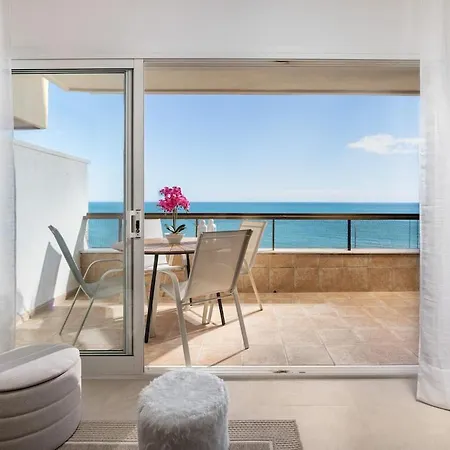 Ferienhaus Magnificent Beachfront Apartment *