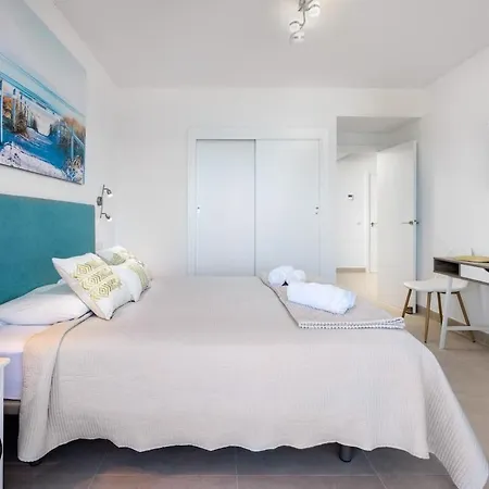 Magnificent Beachfront Apartment Ferienhaus