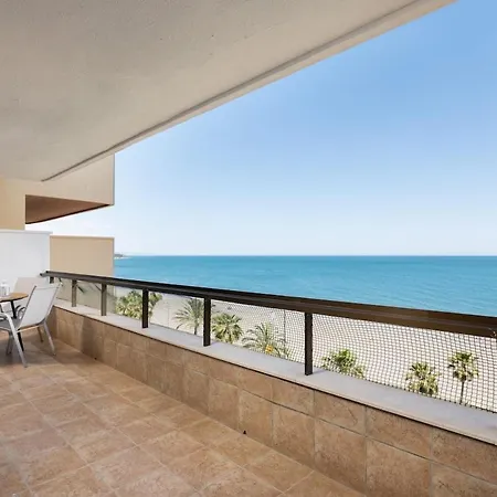 Magnificent Beachfront Apartment Ferienhaus Estepona